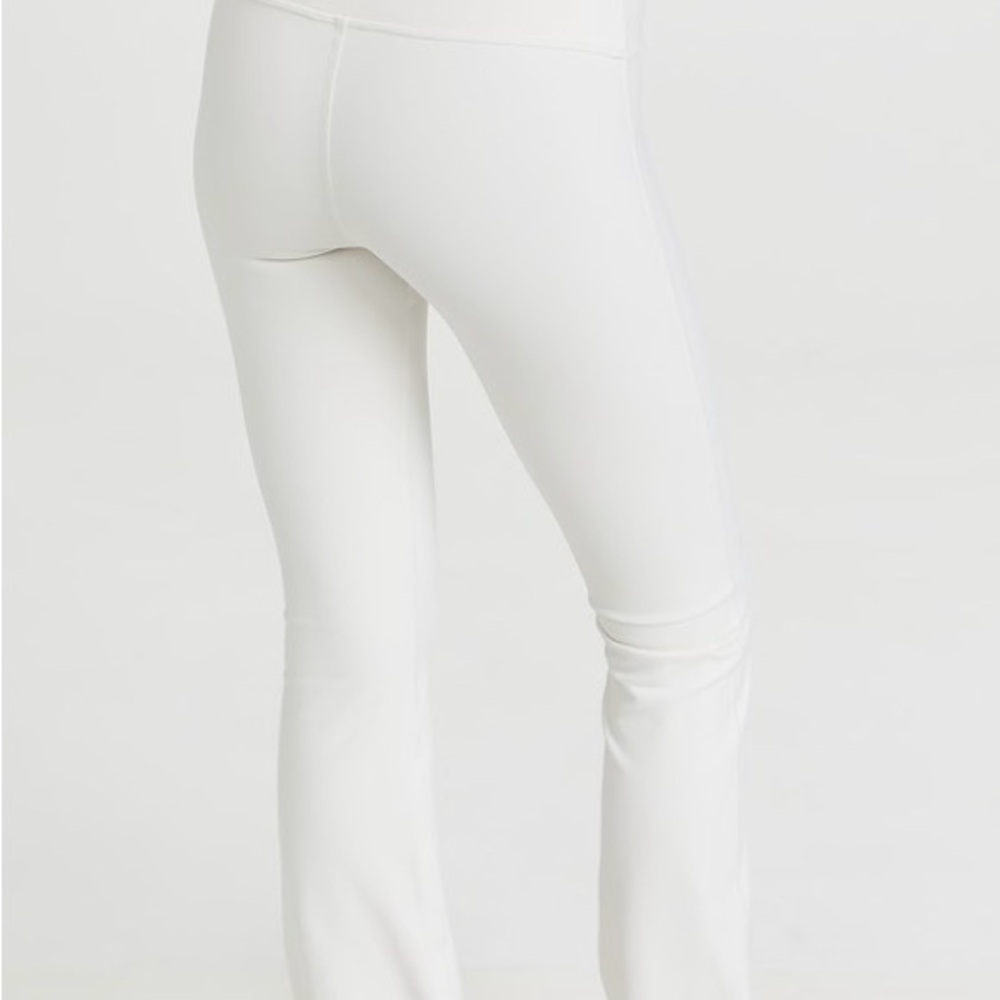 ALO Yoga 7/8 bootcut leggings white